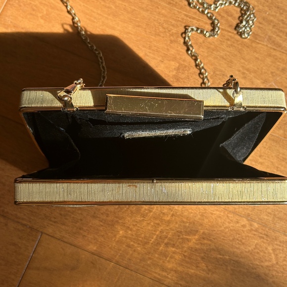 MMS Hard Clutch Gold Tone Hard Clutch with Removable Chain - Picture 5 of 7